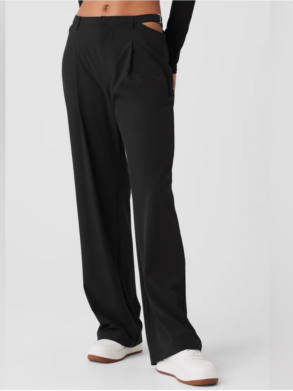 ✨ NWT Alo Yoga Mid-Rise Showdown Trouser in Black - Small